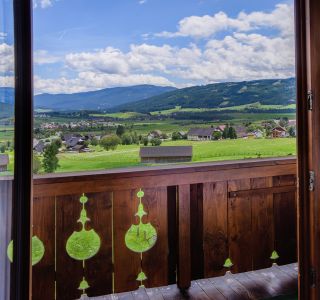 ausblick-balkon-mariapfarr-ferienwohnung.jpg